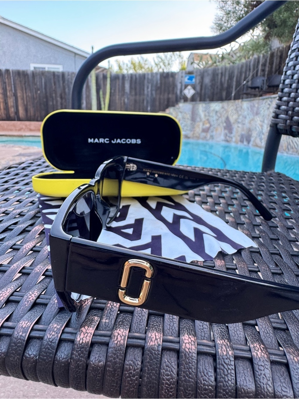 Marc Jacobs MARC 646/S Polarized Oversized Black Sunglasses Gold Logo 57mm VGUC - Picture 3 of 16